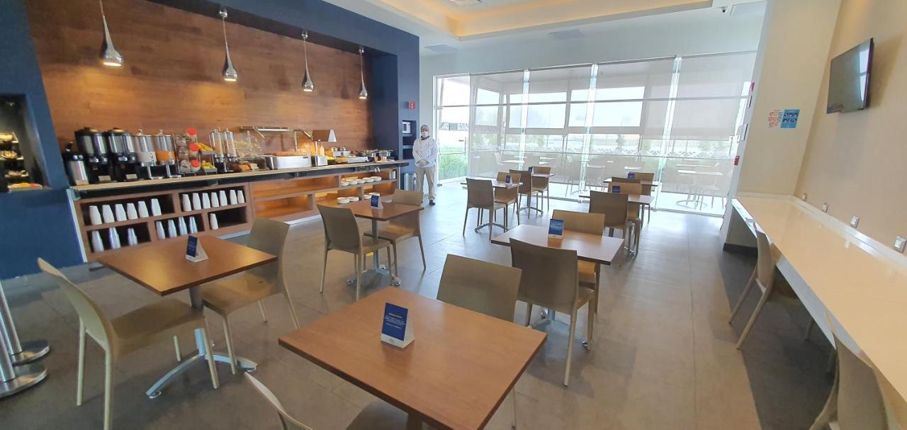 圣路易斯波托西麦克罗特套房酒店 外观 照片