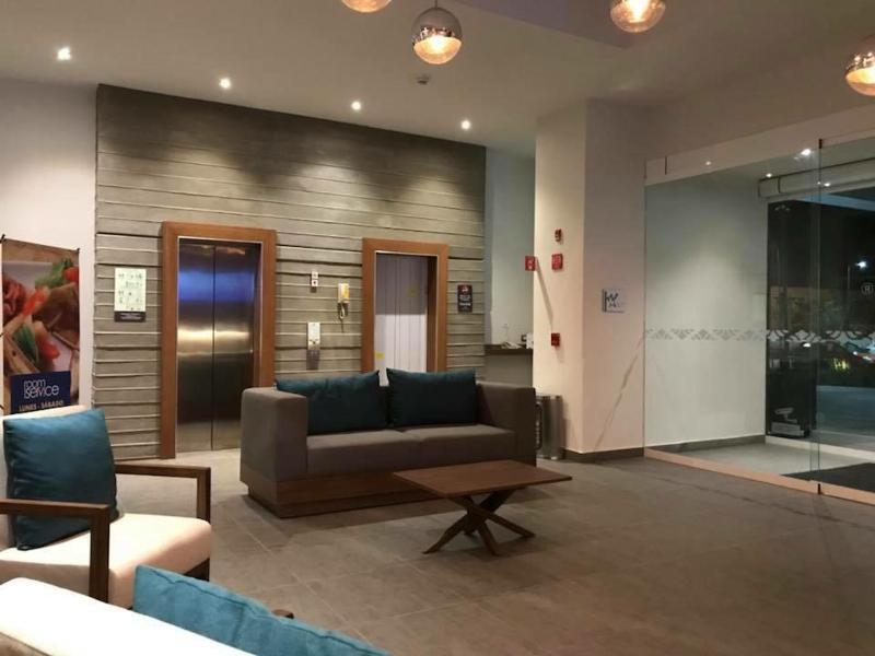 圣路易斯波托西麦克罗特套房酒店 外观 照片